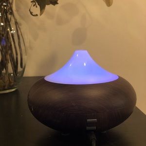 Color changing diffuser with essential oils